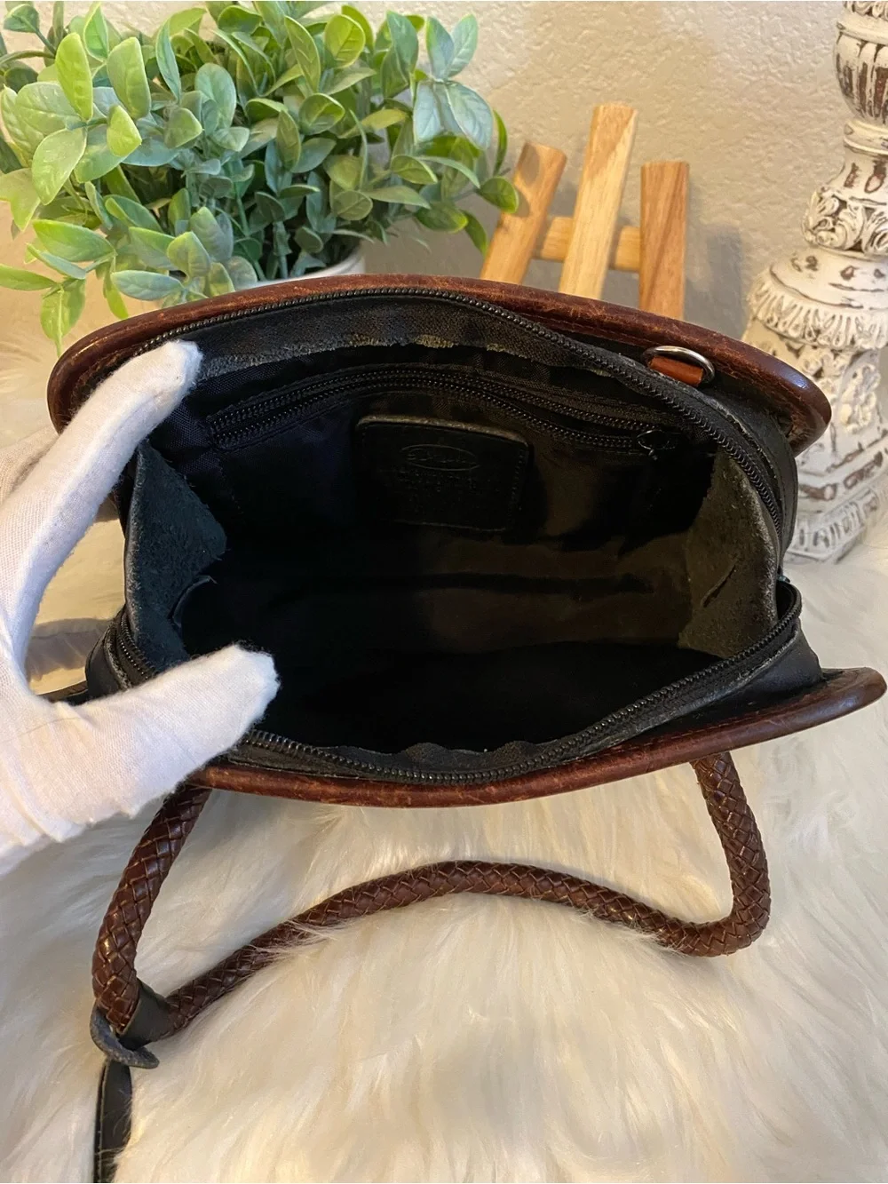 vintage Brighton doctor’s satchel features a structured two-tone design